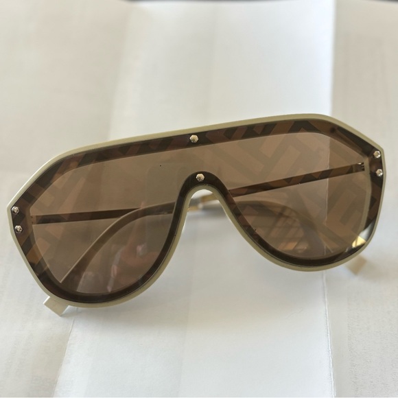 Fendi Brown and Gold Sunglasses Monogram Lens - Picture 5 of 5
